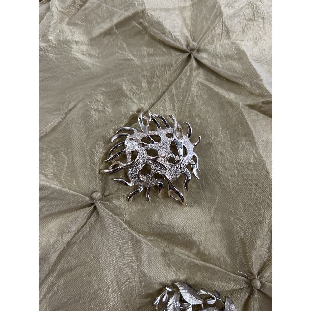 Sarah Coventry Sea Urchin Gold Tone Pin Vintage